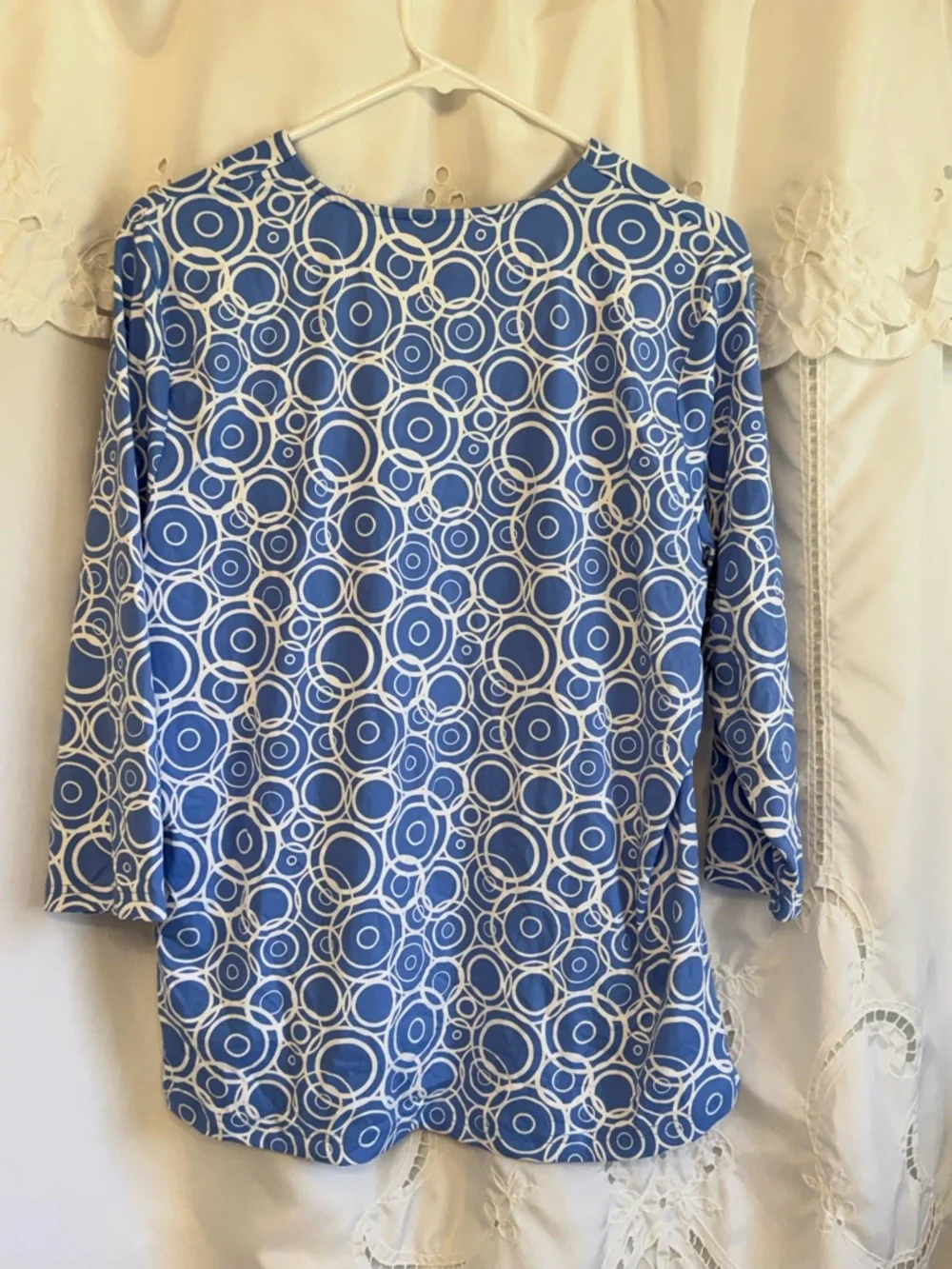 Lulu-b Blue & White geometric 3/4 sleeve V-Neck Women's Top - Picture 3 of 3